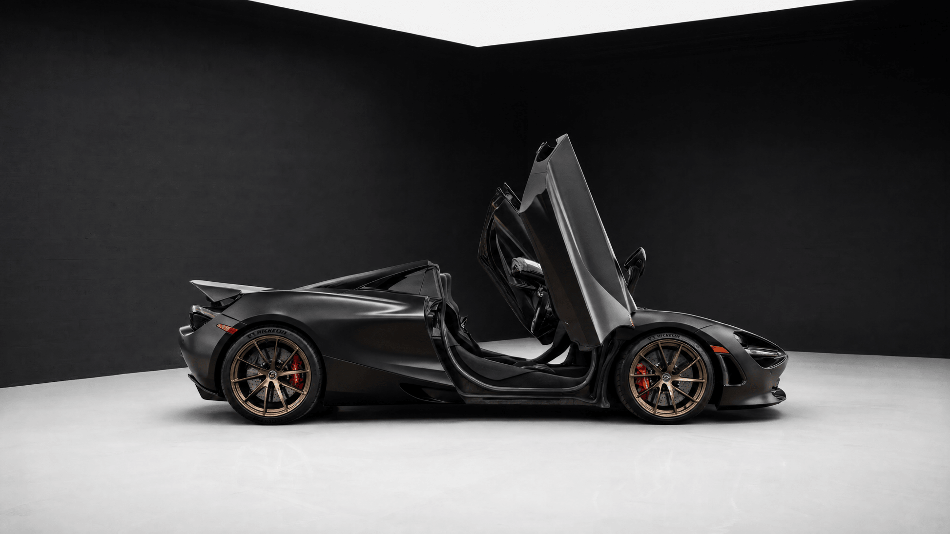 McLaren 720S Spider Convertible - Ark Exotics